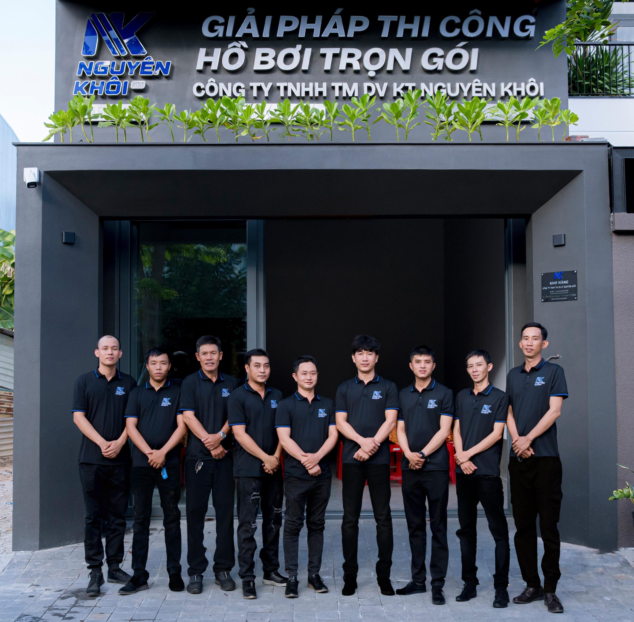 Hình ảnh thi công hồ bơi thực tế - Nguyên Khôi Pool