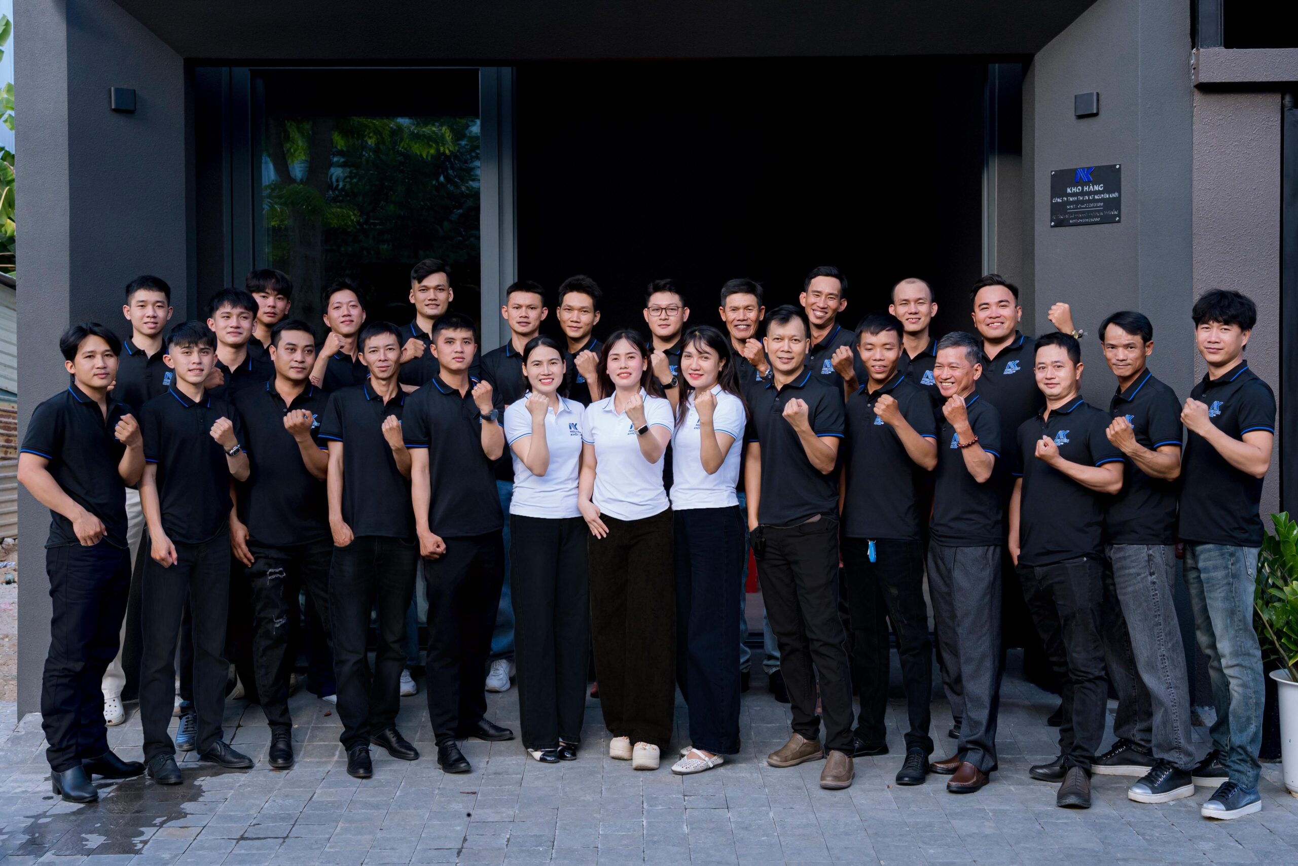 Hình ảnh thi công hồ bơi thực tế - Nguyên Khôi Pool