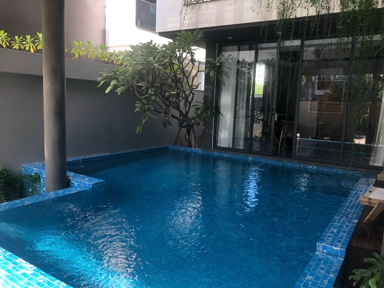 Hồ bơi hoàn thiện sau khi chống thấm và nâng cấp
